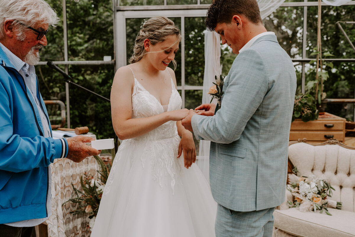 Trouwfotograaf in Zeeland. De leukste trouwlocaties in Zeeland vind je in deze blog. Door everatilroefotografie, trouwfotograaf in Middelburg,Zeeland