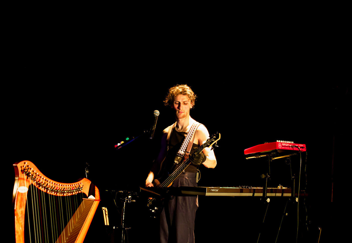 MATTEA Idée originale, interprétation Alexandra Lacour : texte Laura Léoni : mise en scène Sébastien Bonnabel : concept musical et sonore Alexandra Lacour, Ulysse Chaffin_4080092-Enhanced-NR