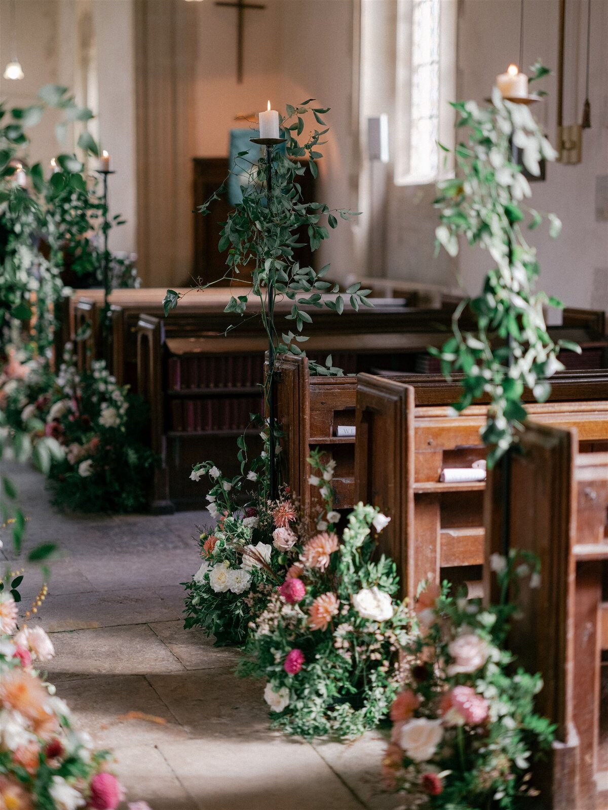MadelineGeorge_Ceremony_0301_Wizz & Wild Wedding Florals