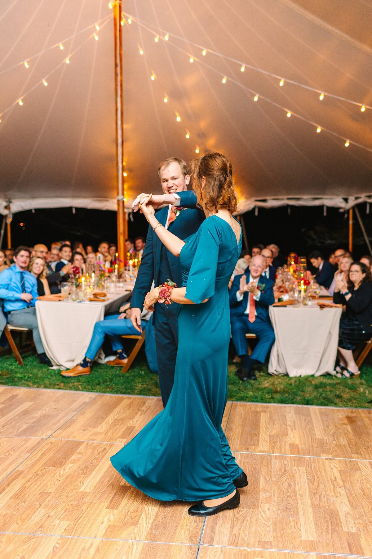 Live_Well_Farm_Colorful_Fall_Wedding_Harpswell_Maine_Photography_0108