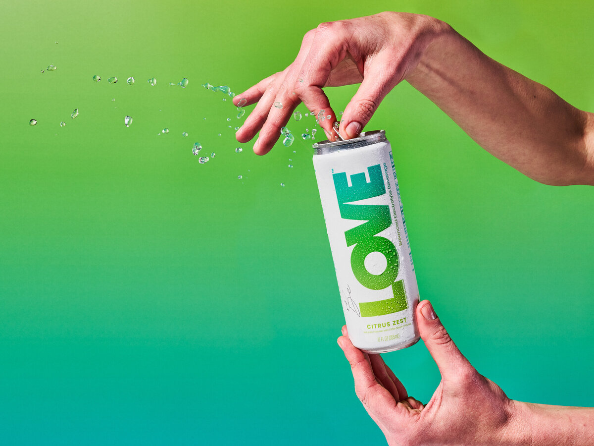 los-angeles-beverage-photographer-drinks-photography-lindsay-kreighbaum-be-love-electrolyte-drink-still-life-lifestyle-canned-drink-9