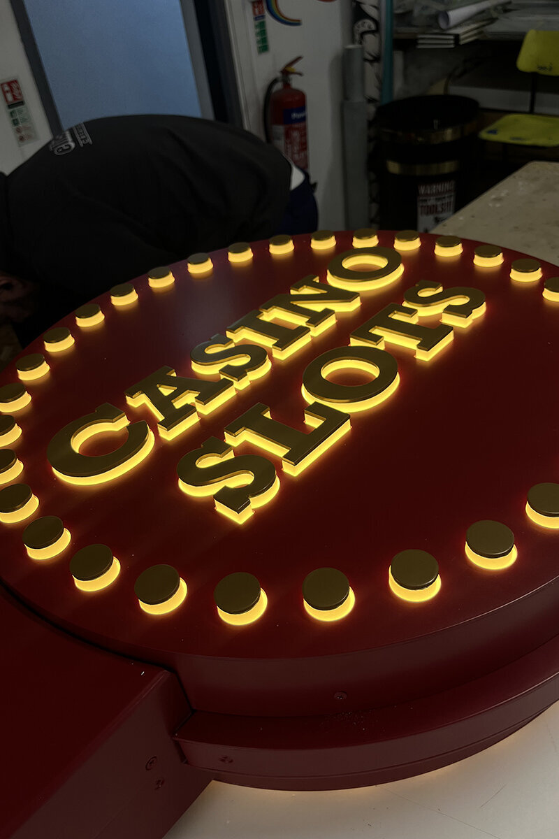 ellis-signs-built-up-illuminated-aluminium-projecting-sign-newcastle-gateshead-north-east
