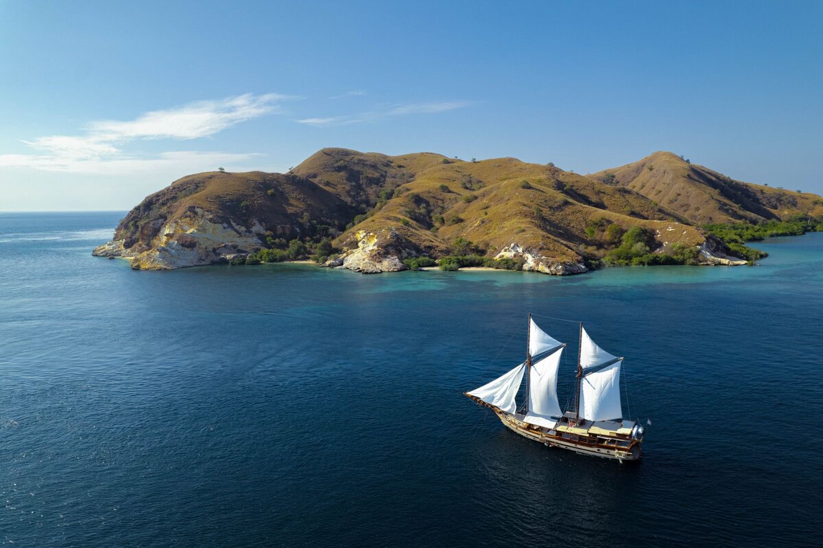 Luxury Yacht Bali - 21_Nataraja_Sailing_Pacific-High-min