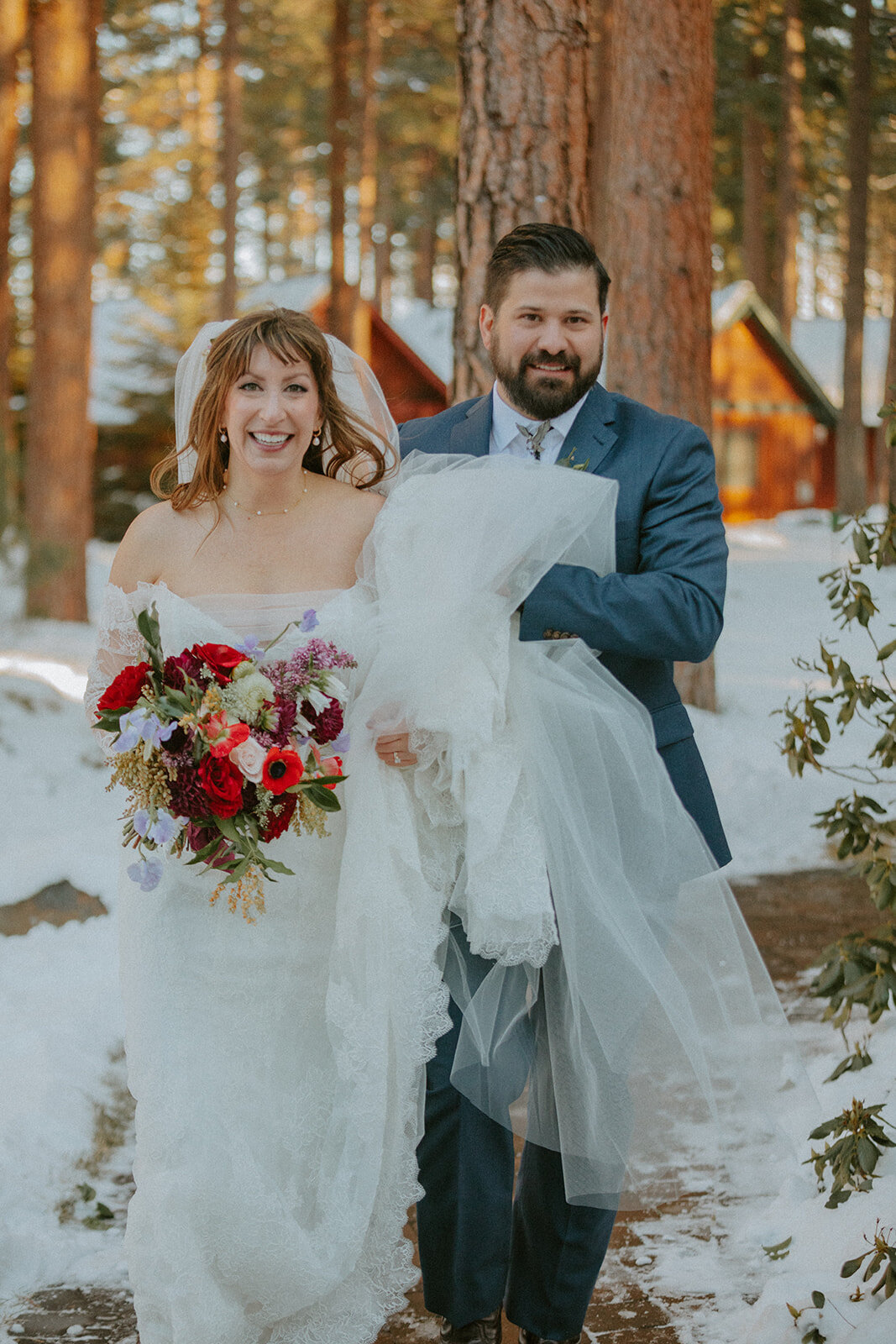 winter-snow-wedding-five-pine-lodge-oregon-venue-february-sun-colorful-western-chic-fur-blankets-candles04454