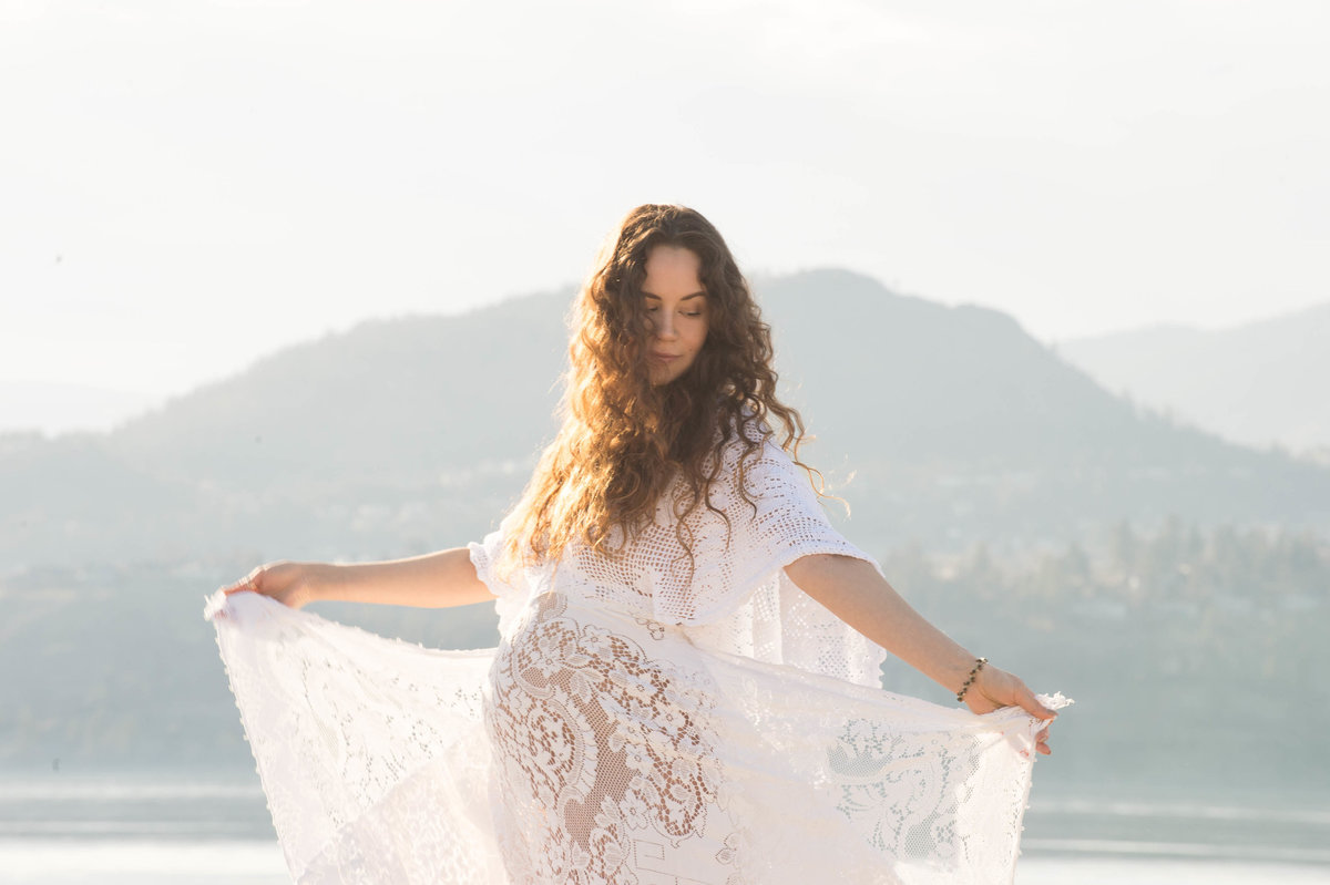 Boho chic Maternity photos in the summer on the lake backlit by the sun  in Kelowna . Dress by Reclamation