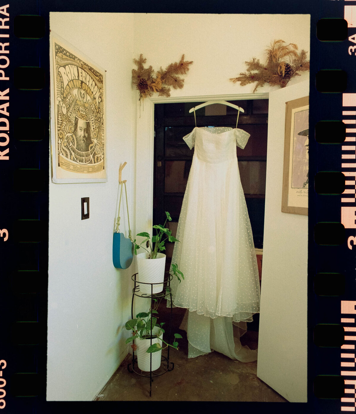 Brooke&PerronWeddingPhotos_HomeScans_AustinWeddingPhotographer_HereafterFilms-5