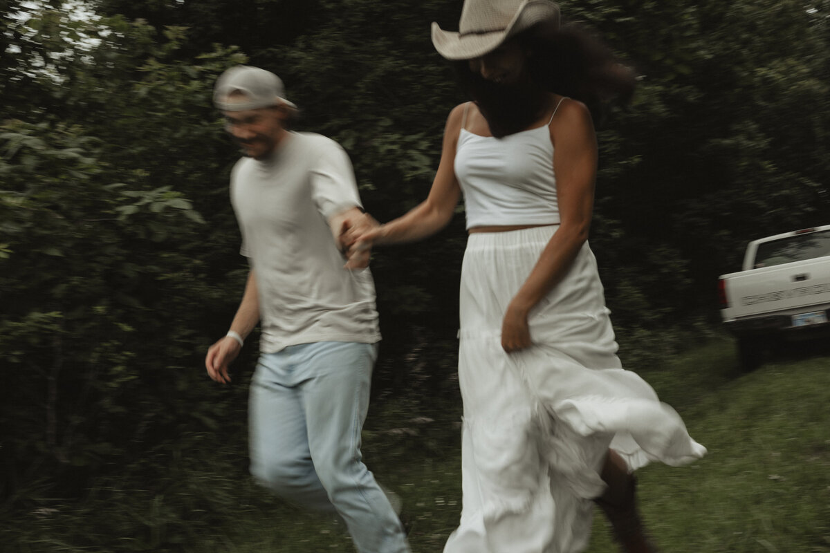Wildflowercouplessessionwithtruck_emilyarwinephoto-81