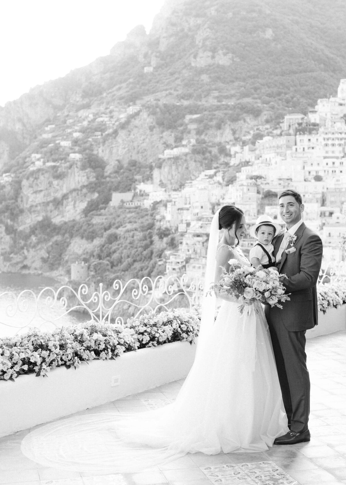 chloe-winstanley-italian-wedding-positano-hotel-marincanto-family-portrait
