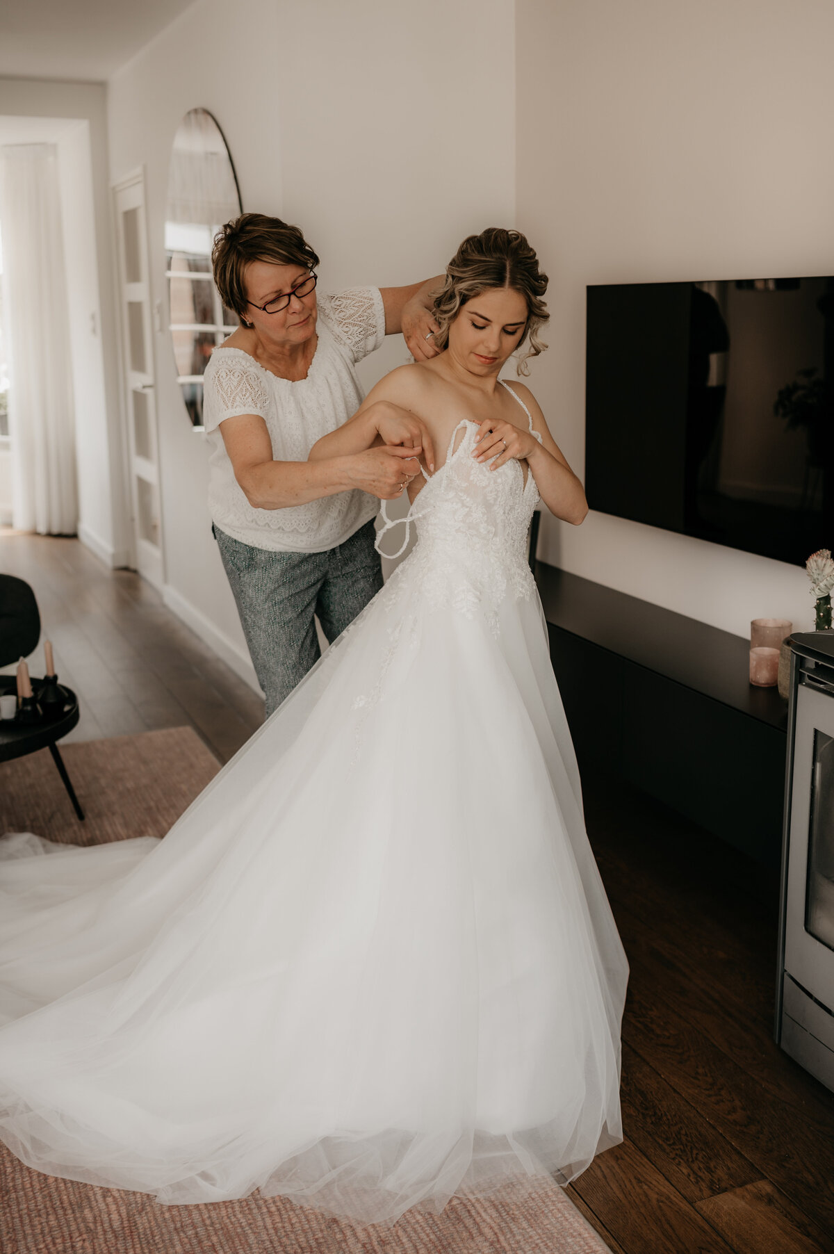 Pure Liefde Fotografie - Jesse & Lotte - Getting ready Lotte-16
