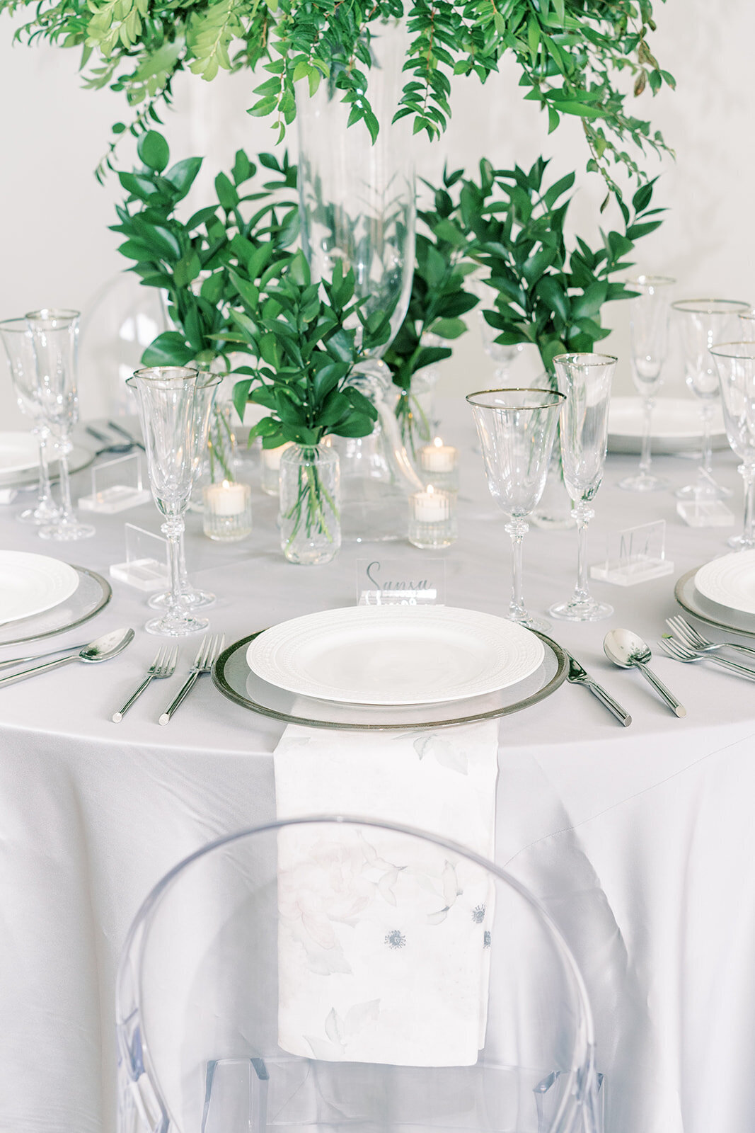 all-greenery-accent-centerpieces