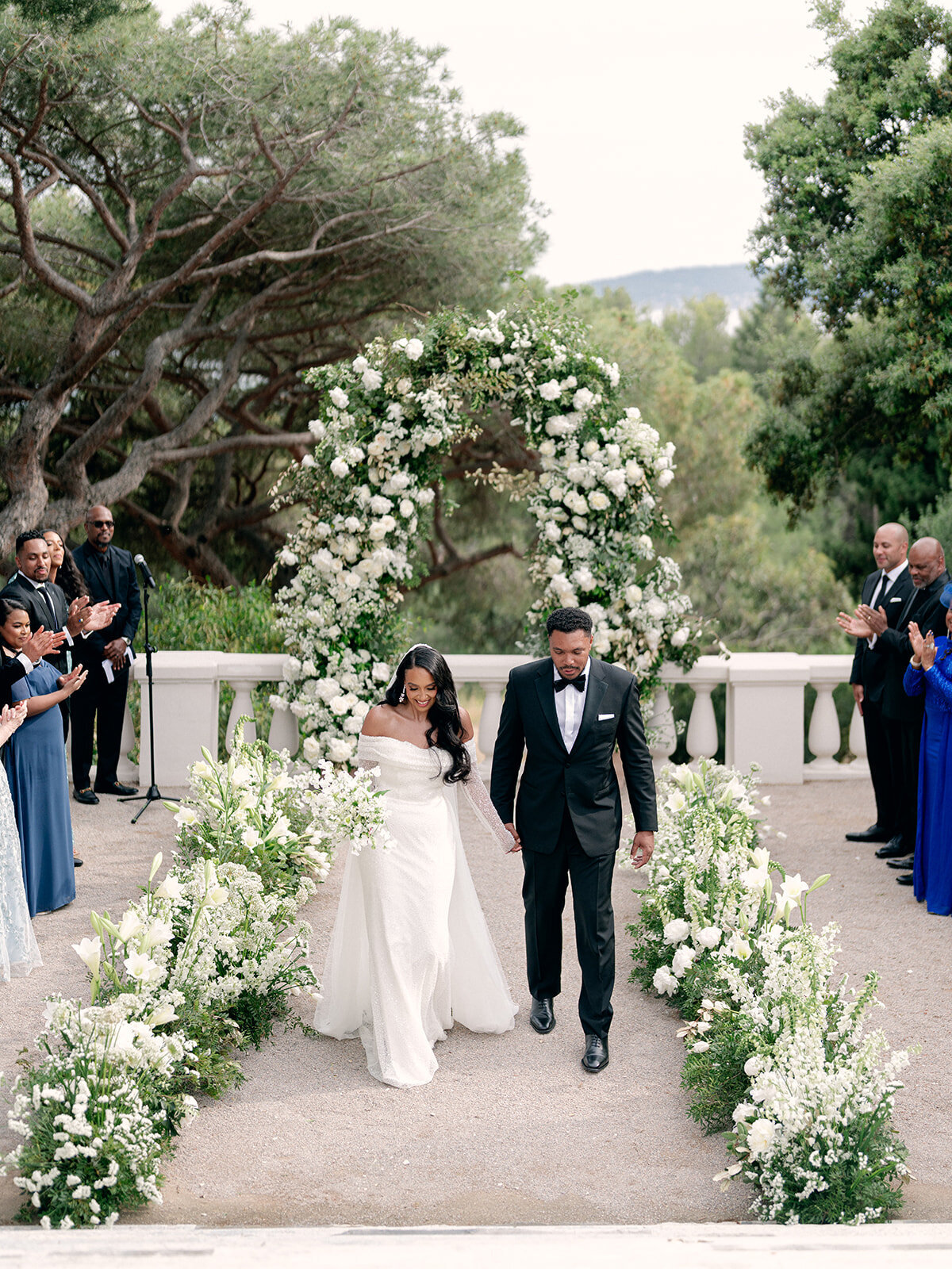 26-intimate-destination-wedding-french-riviera-with-white-flowers