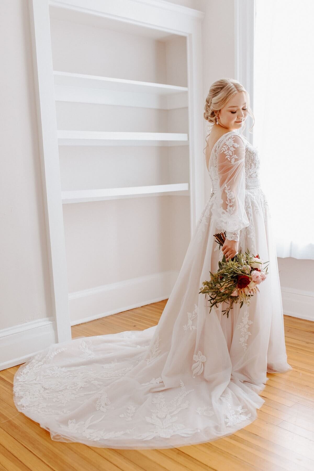 9-kara-loryn-photography-bride-in-wedding-dress