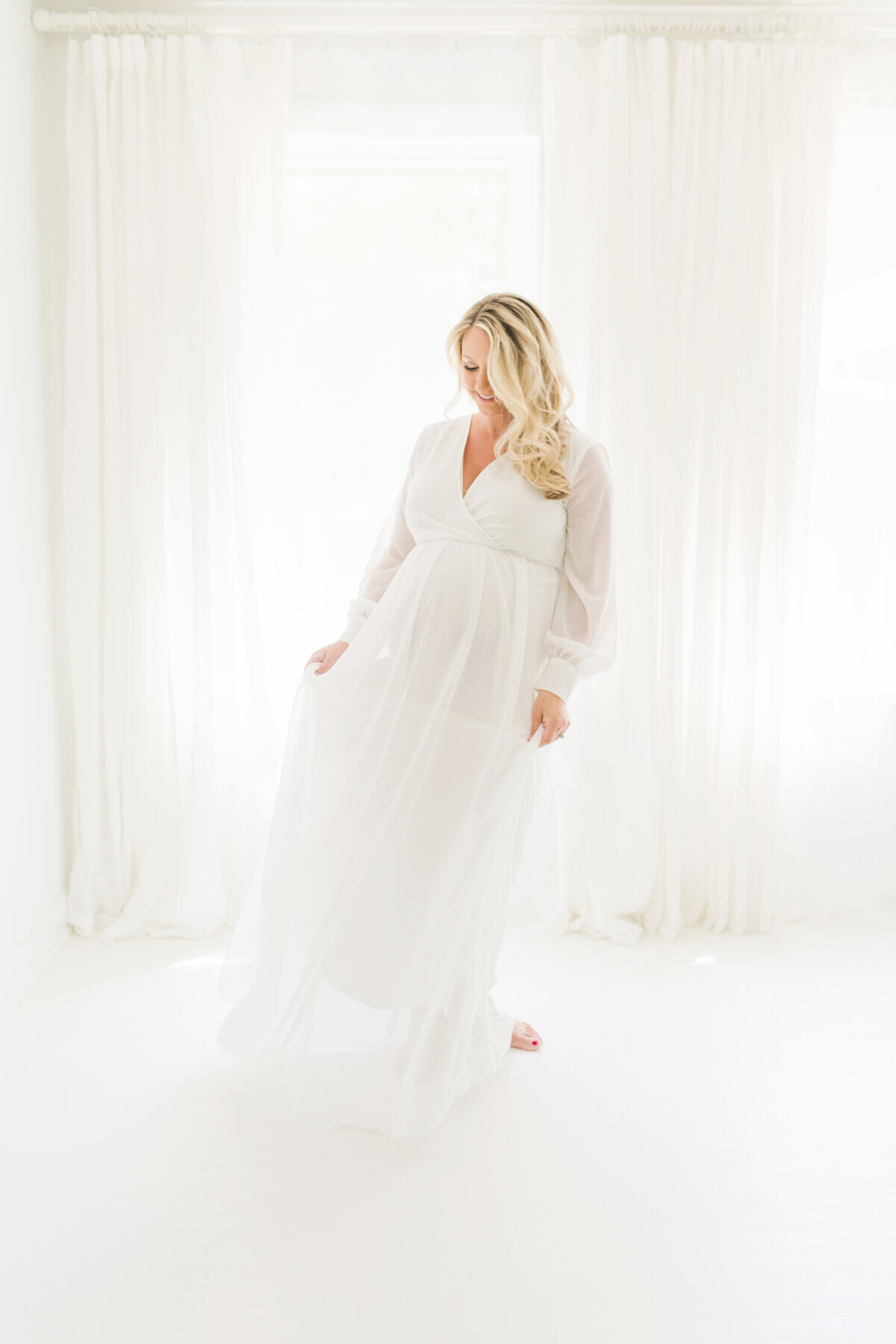 Light-Airy-Maternity-Session-15