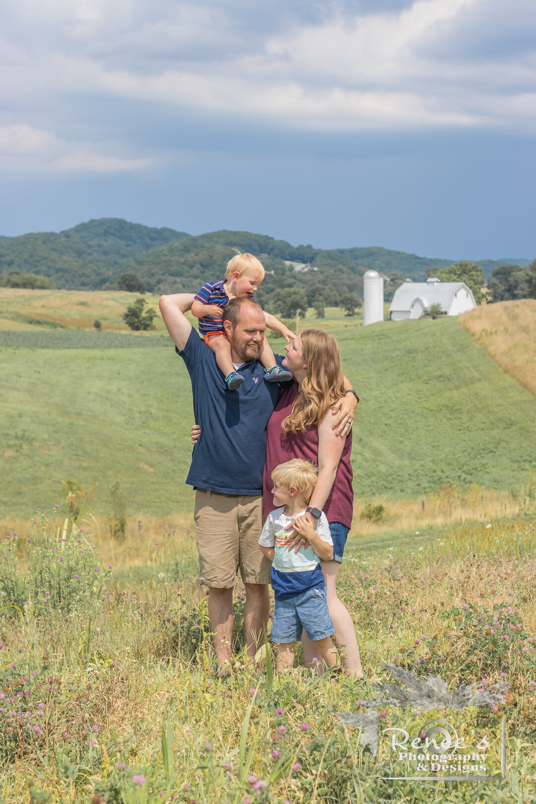 2022Sinkland-Farms-Sunflower-Festival_L-A-B_family-photoshoot-5031