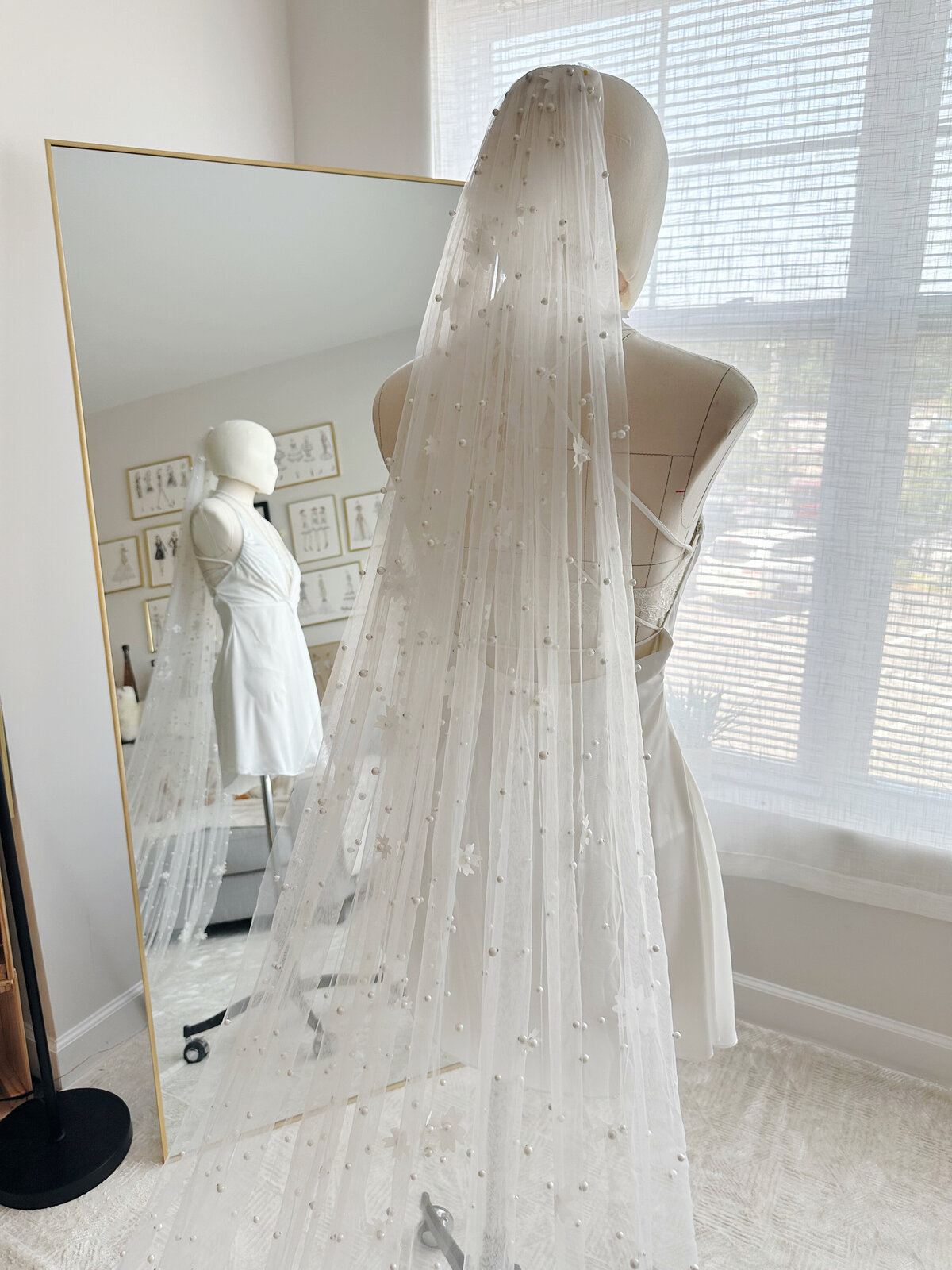 Fine tulle veil featuring pearl and crystal bead detailing
