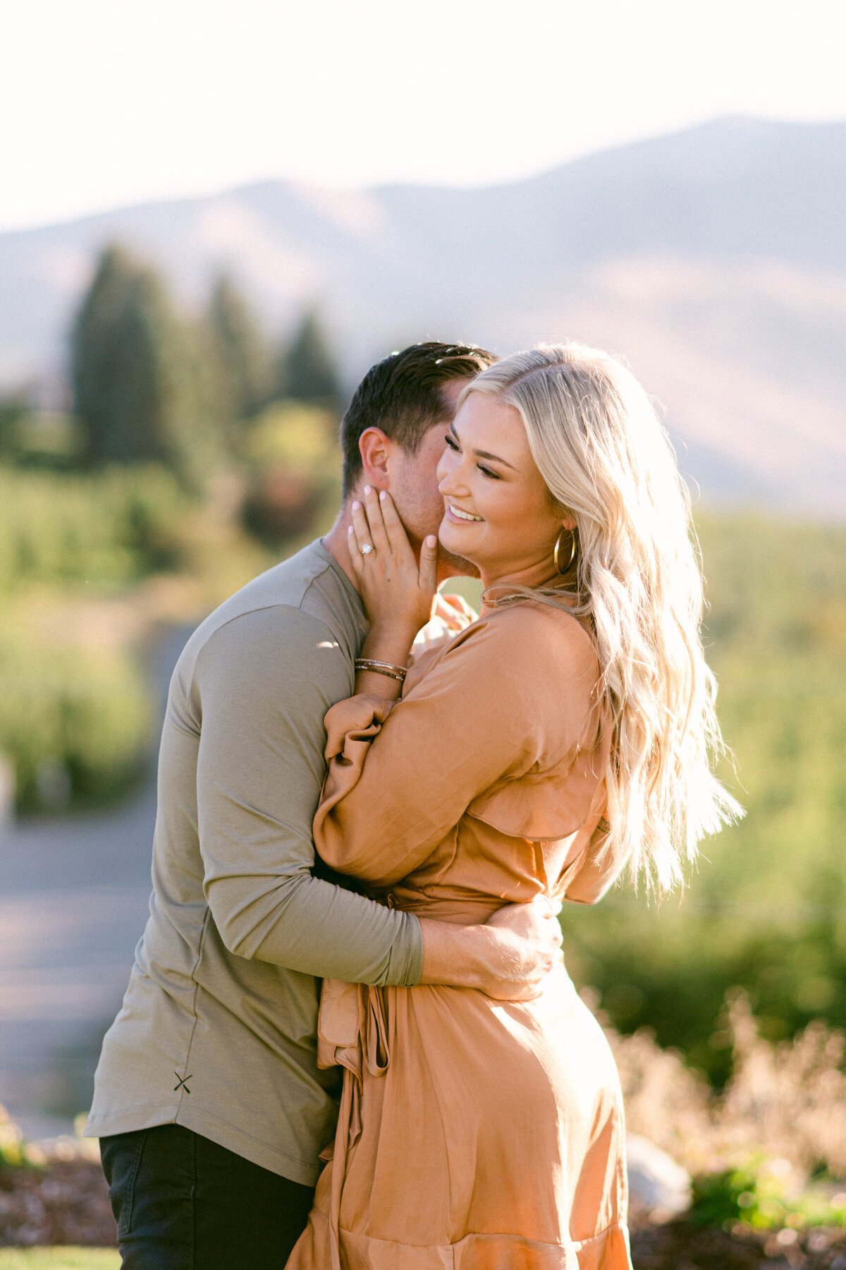 silver-bell-winery-lake-chelan-engagement-46