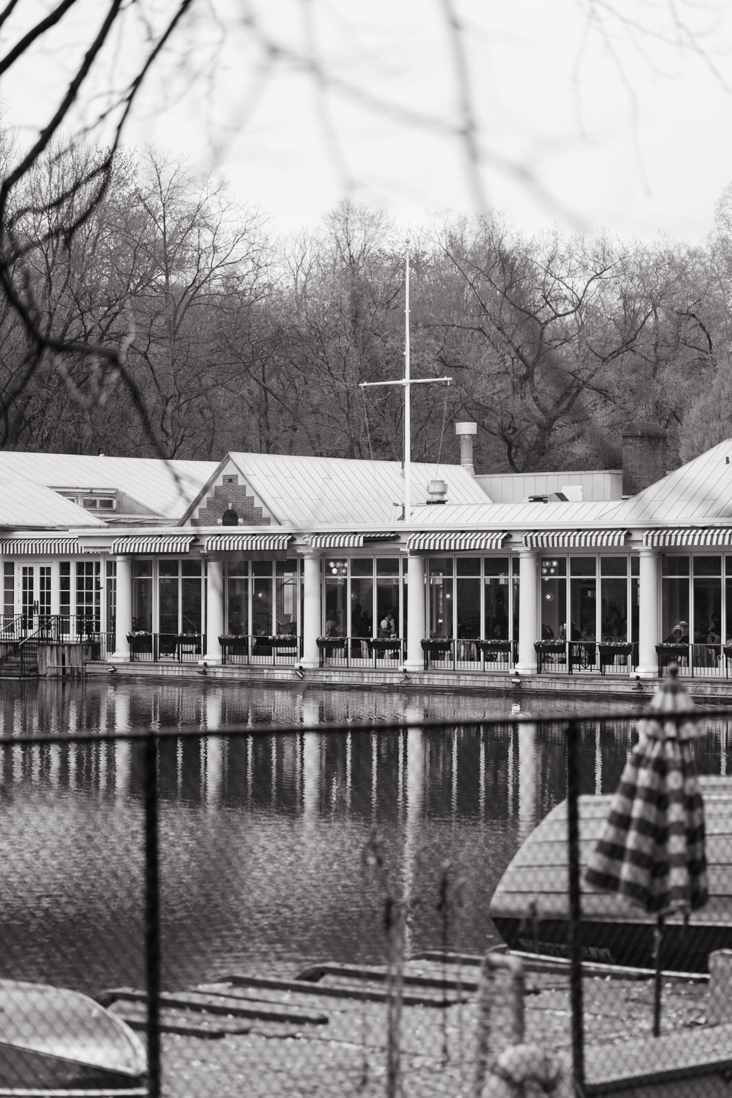 Danielle-Aisling_New_York_City_Central_Park_Boathouse_Wedding-118