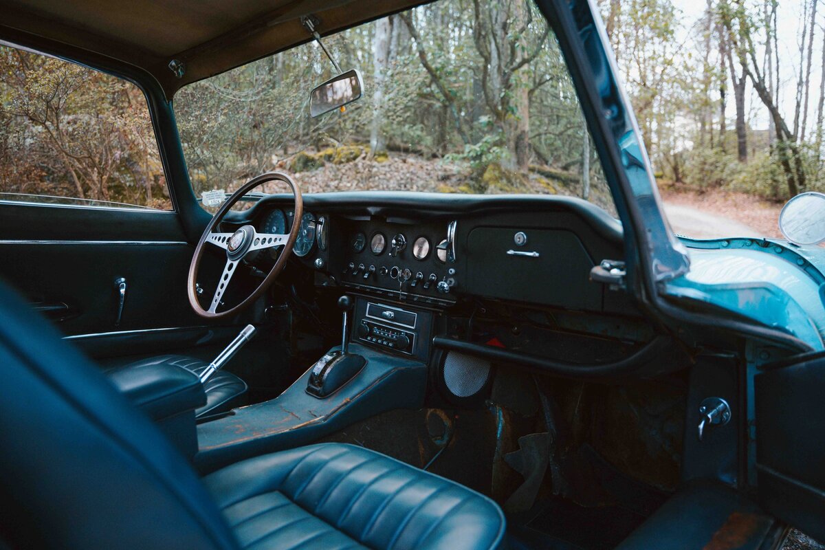 1976 Jag-17