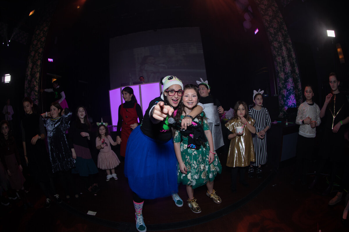party-bat-mitzvah-dance