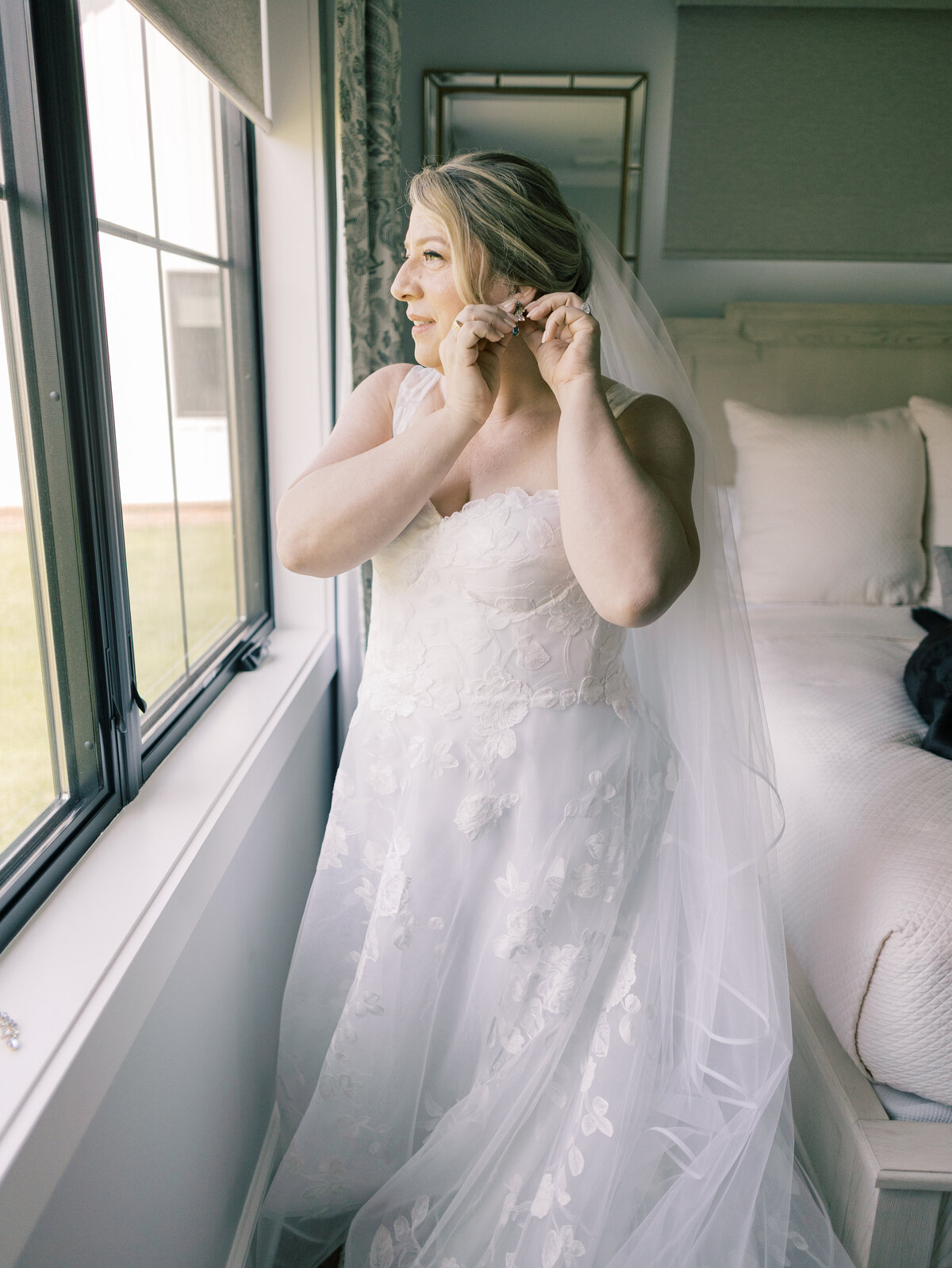 Costola Photography The Oaks Waterfront Hotel Wedding 05.25 _ Wedding _ Lauren & Todd _ Getting Ready (61 of 76)