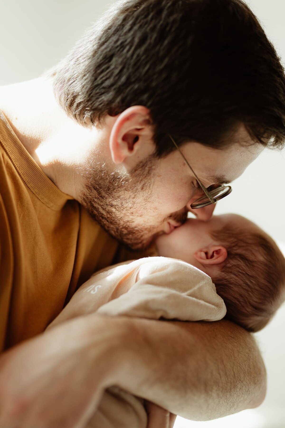 Irene-seance-naissance-rhone-papa-bisou