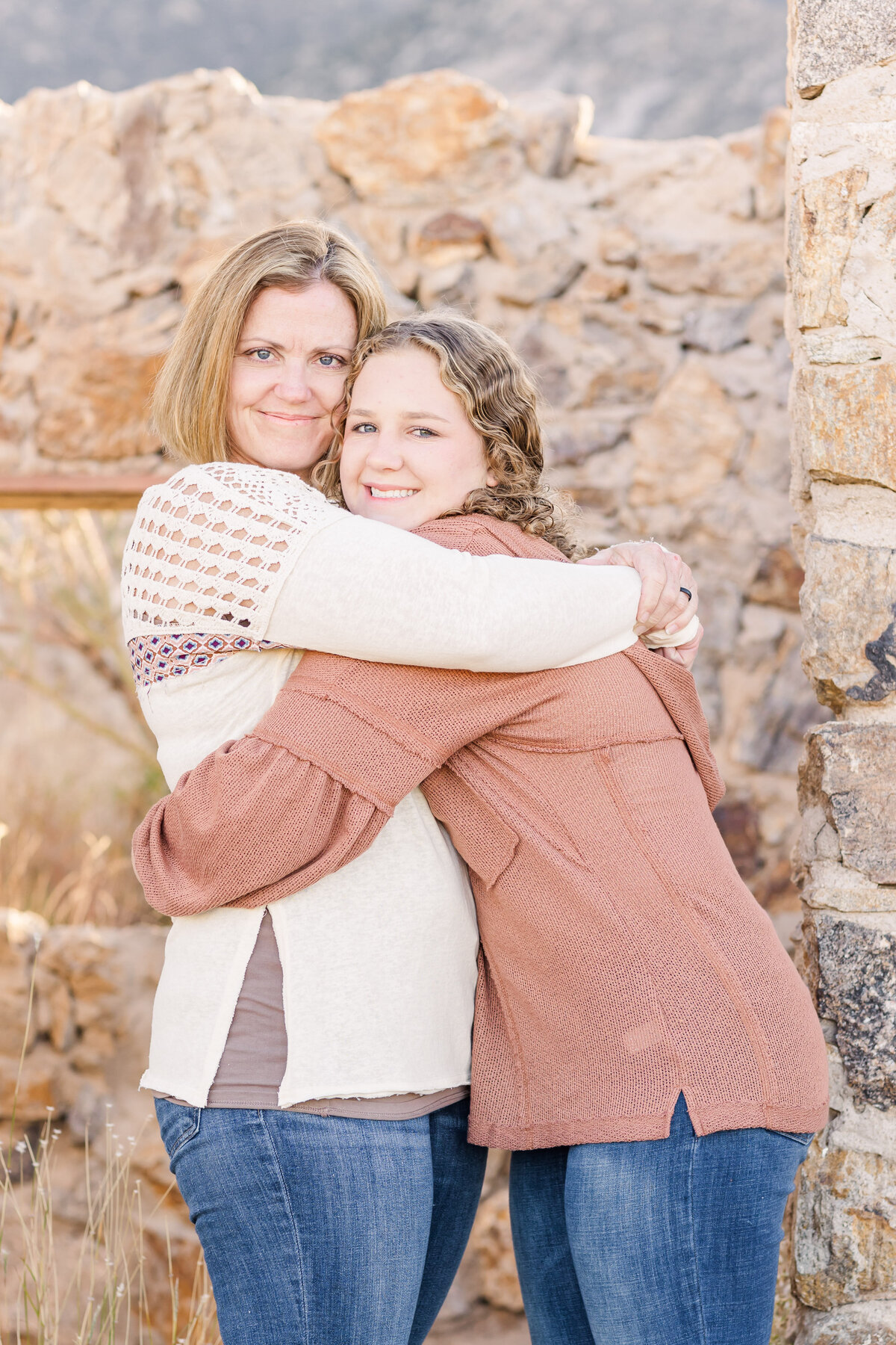 Mom and teenage daughter hugging for Erin Thompson Photography