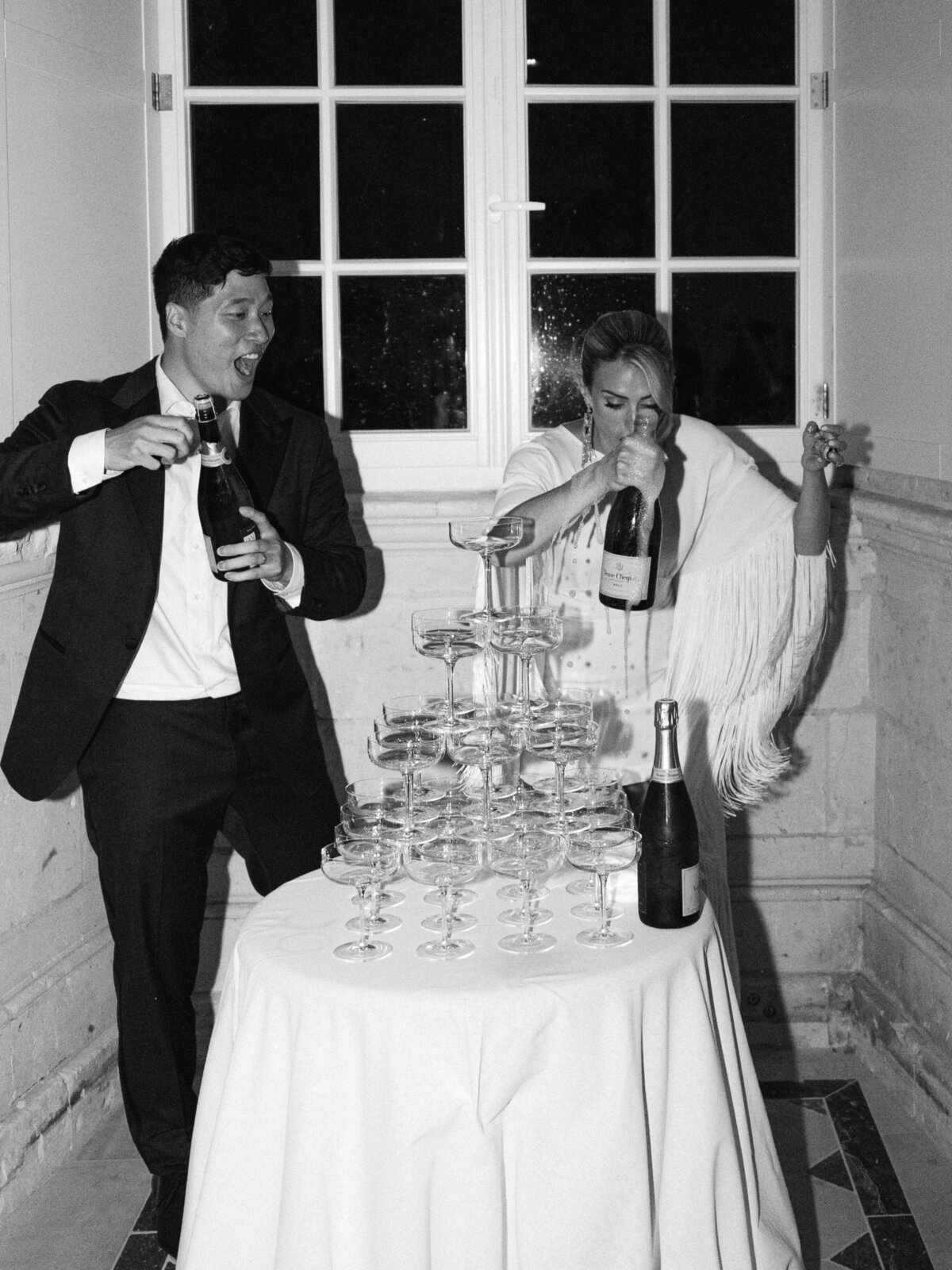 Alexandra-Vonk-wedding-Chateau-de-Jalesnes-champagnetower-2