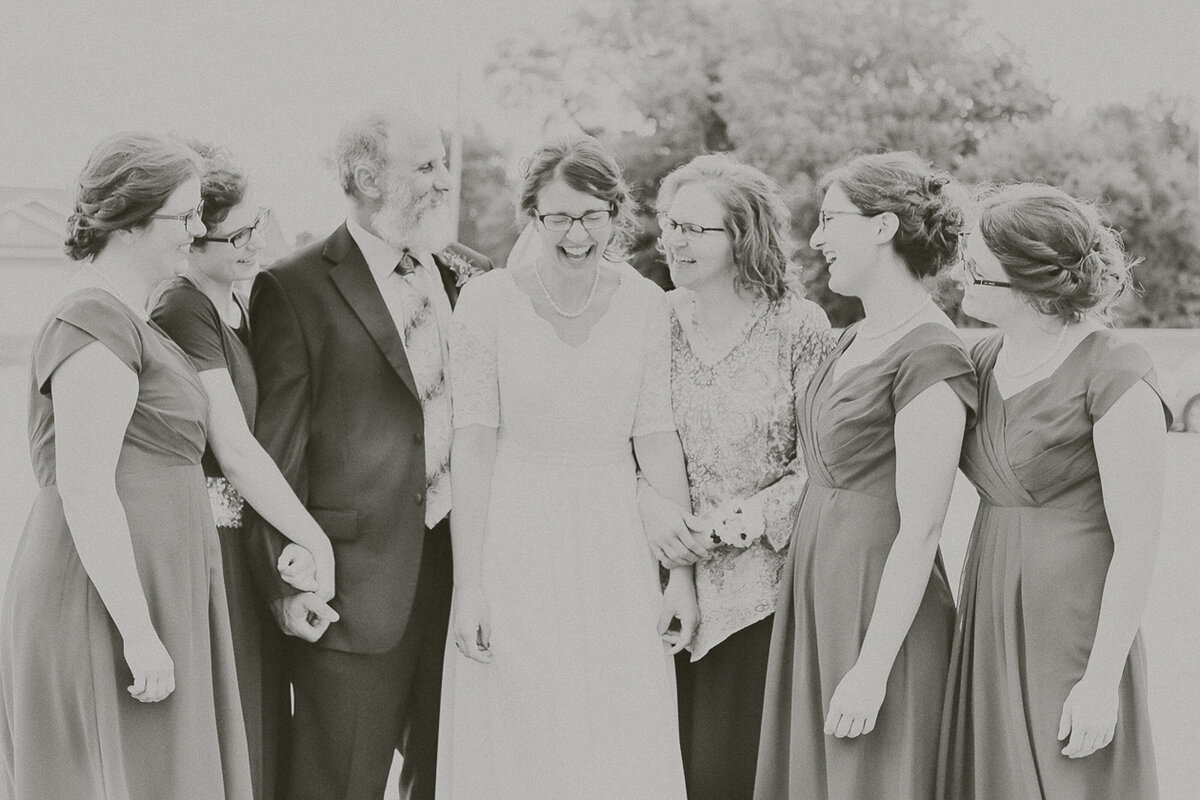 wedding family | Iowa wedding photographer | Iowa Photographer | Playlife | Cedar Rapids | Iowa City | Kalona | Alaynna Ann Schwartz-12