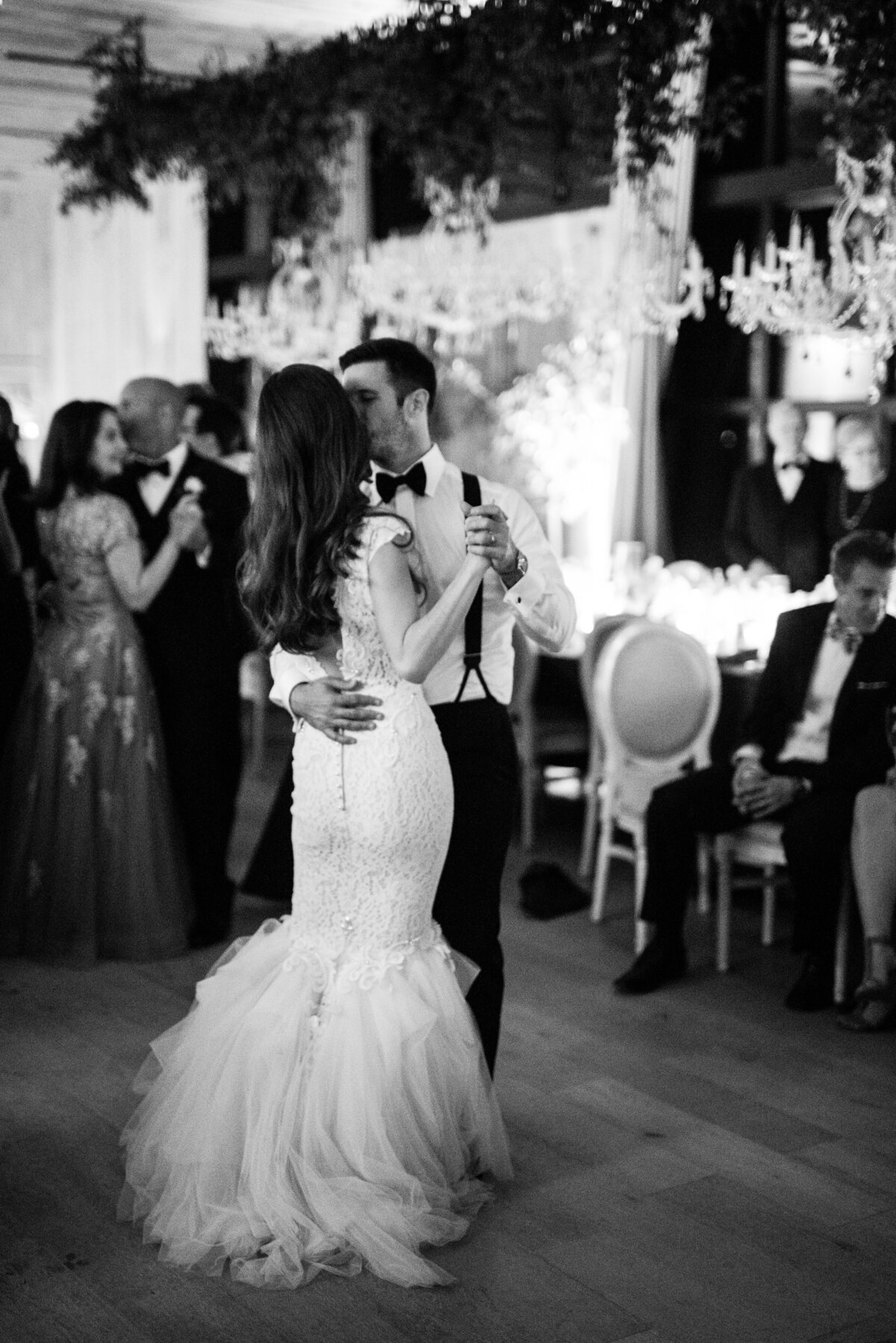 Niki Marie Photography Classic Timeless Wedding Photographer Detroit Michigan Chicago Illinois New York New Destination Travel Fine Art High End Luxury Wedding Engagement Elopement Photo Black White Elegant Traveling Travel City49