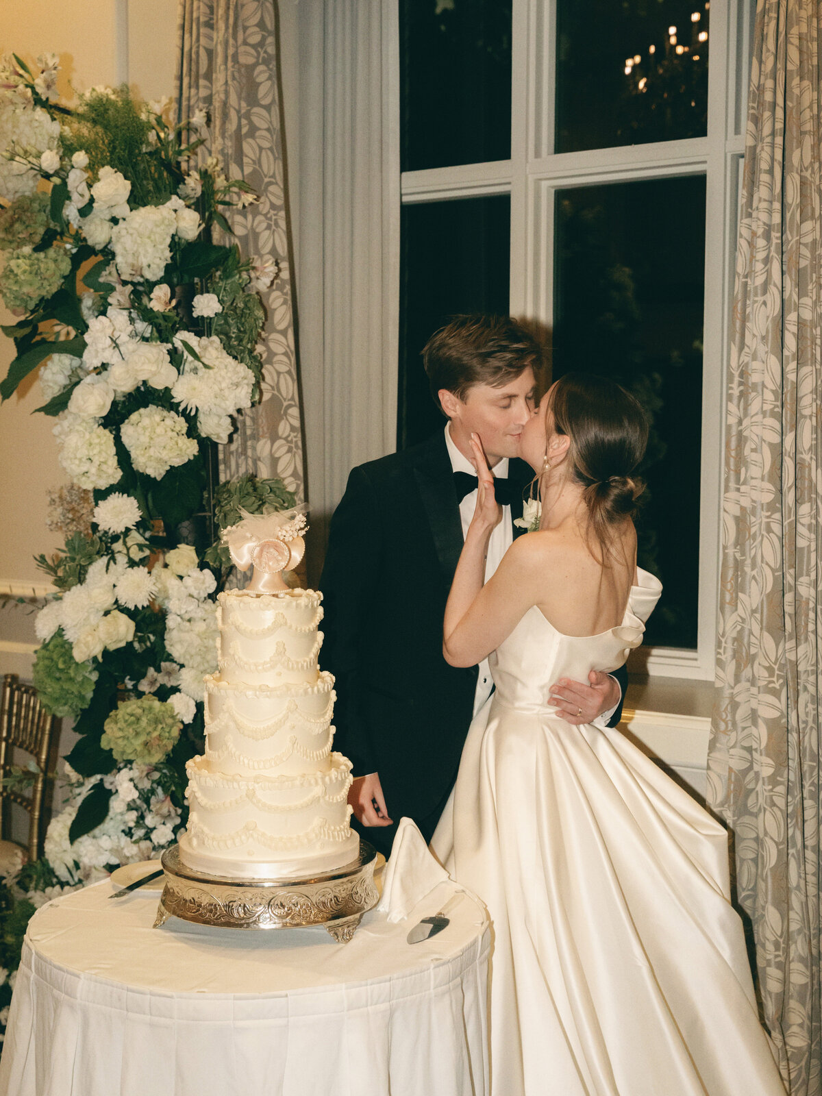 best-seattle-wedding-photographers-the-tenneys-at-washington-athletic-club-59