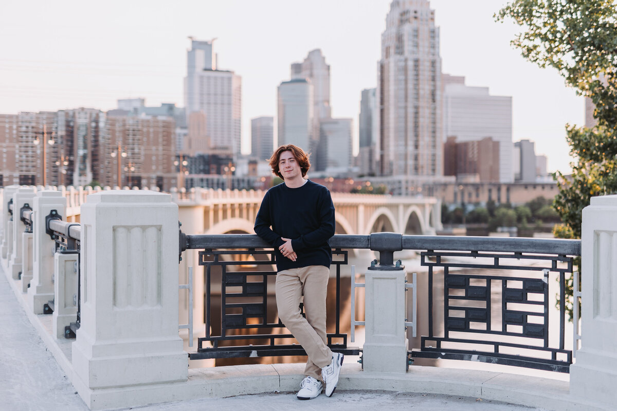 high school senior boy in front of the Minneapolis skyline