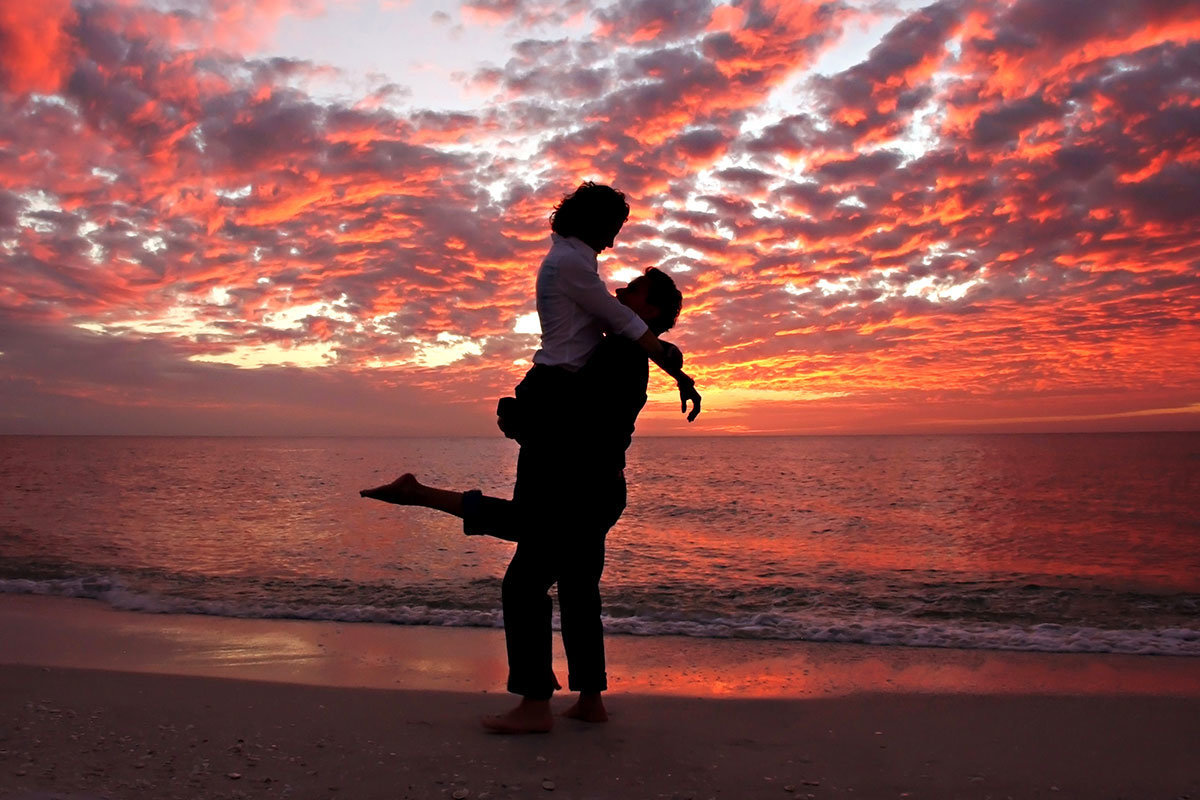 1076tonyamalayphotographybeachsunsetengagementportrait