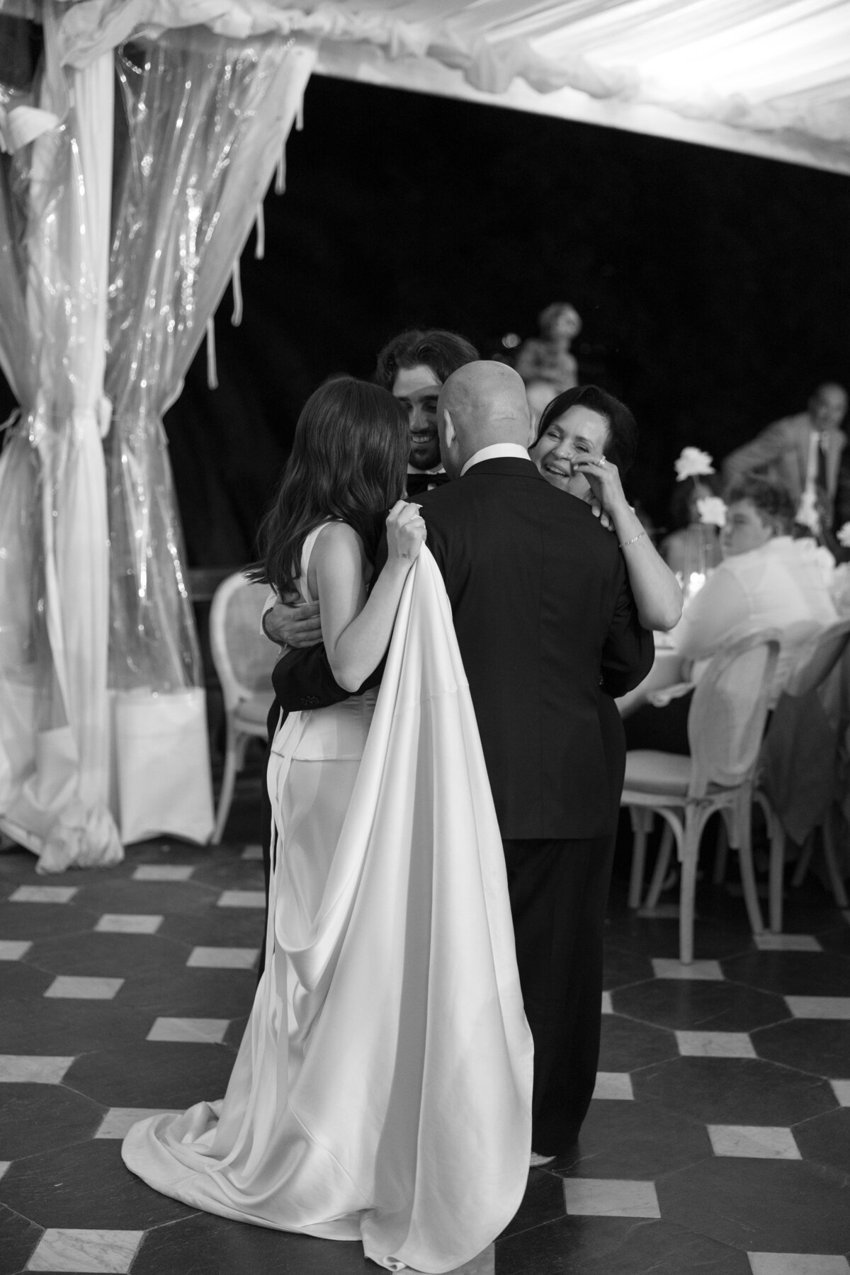 Cacie_Carroll@CacieCarrollPhotography_KriziaandNick_WeddingDayatVillaDurazzo_SantaMargheritaItaly-1129