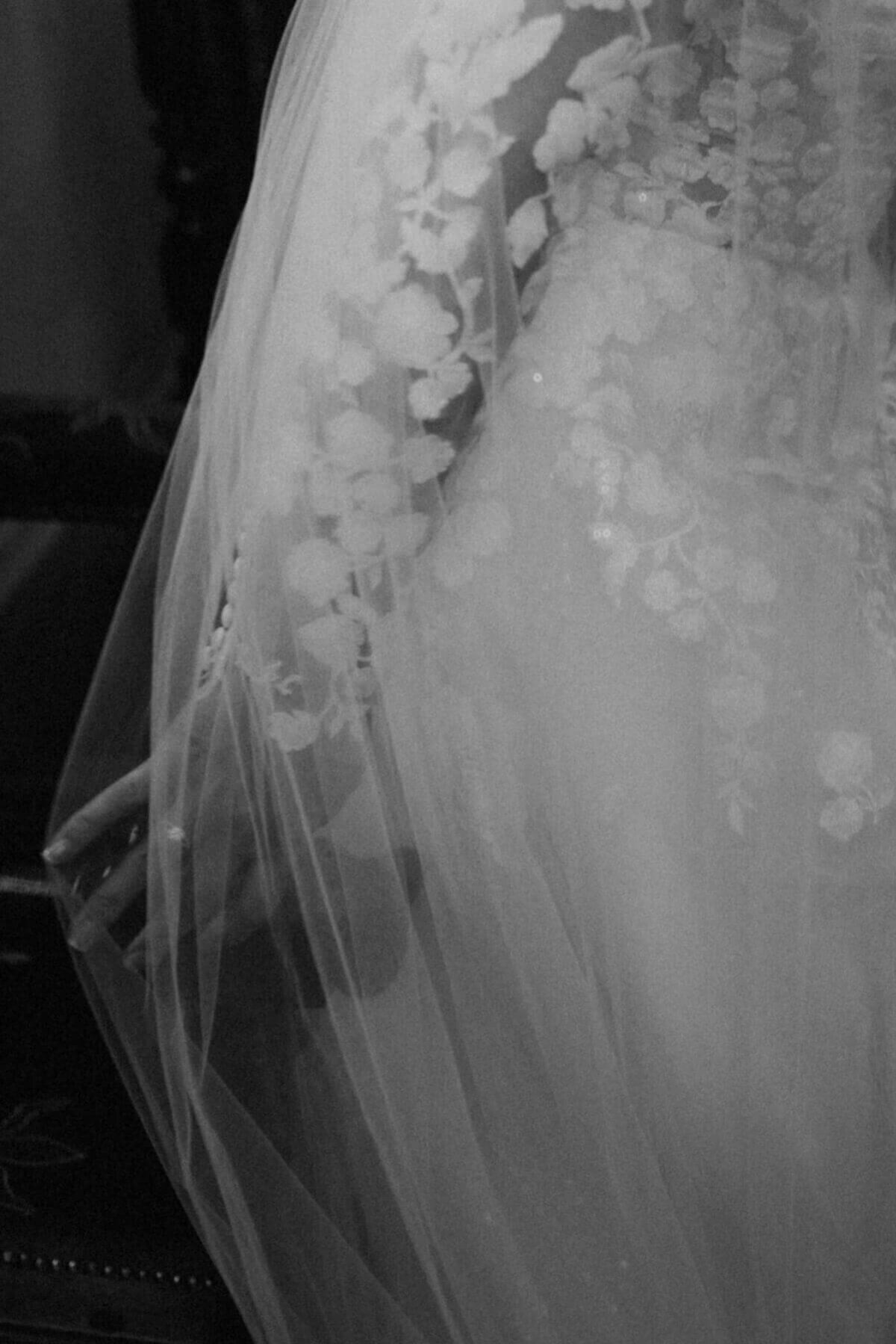Carrie-Hampton-Court-House-Wedding-Flowers-Issy-And-Bella-Florist-Herefordshire11