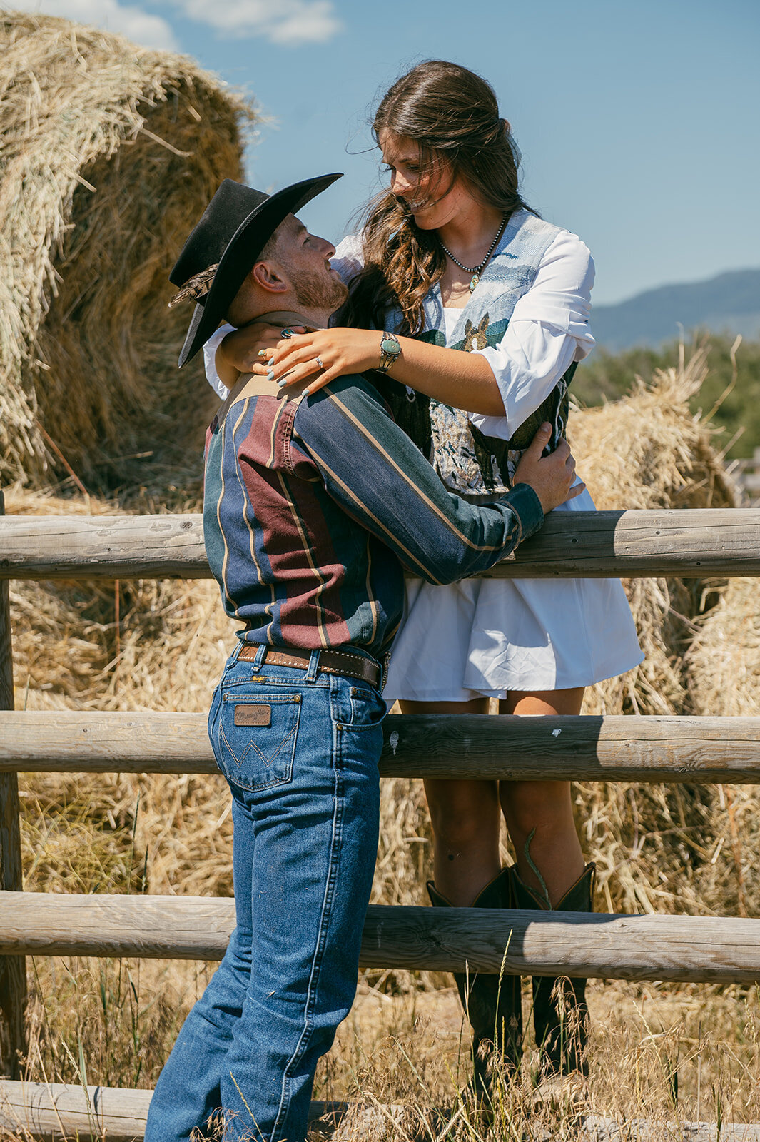 presley-gray-photo-haybale-forest-montana-elopement-7640