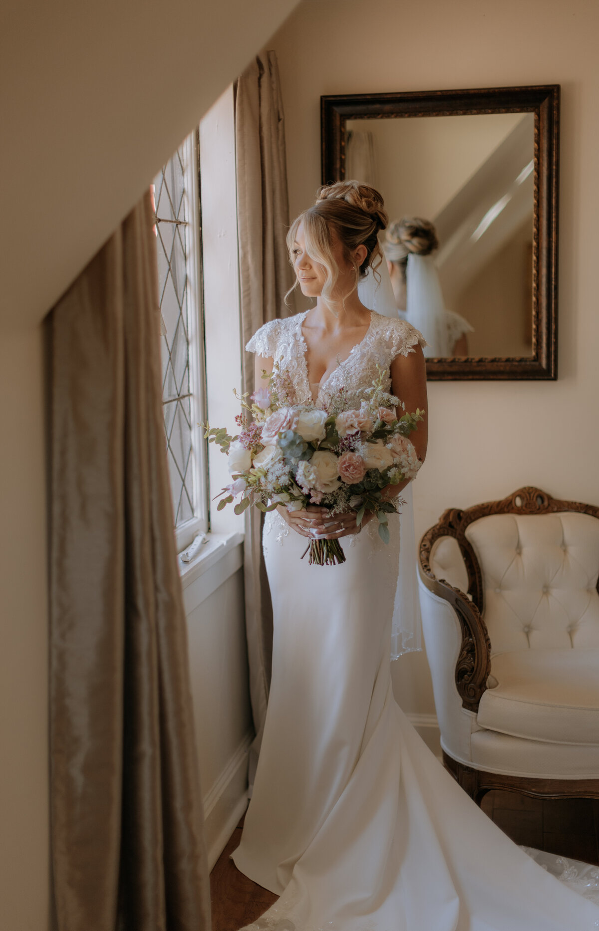 bridal-wedding-portrait-with-floral-bouquet-saint-clements-castle