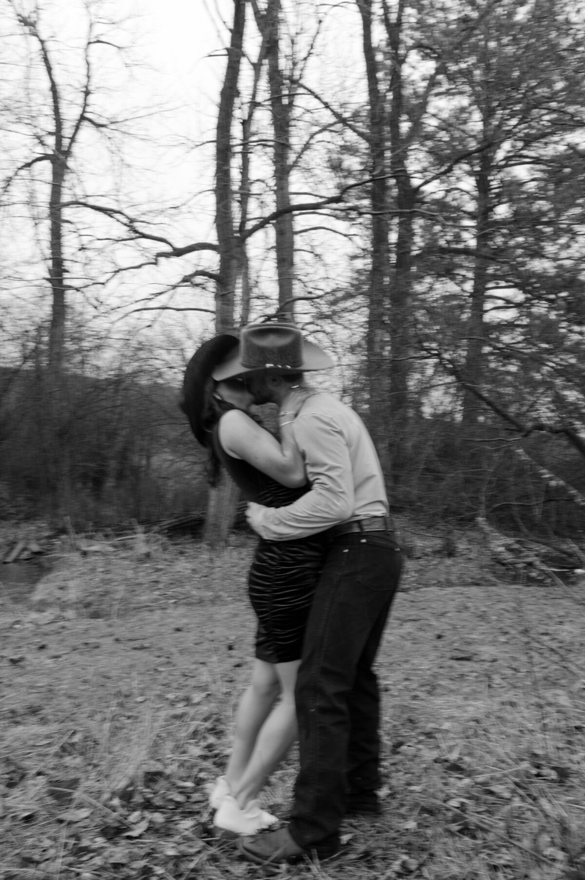 presley-gray-photo-montana-western-style-engagement-4457-2