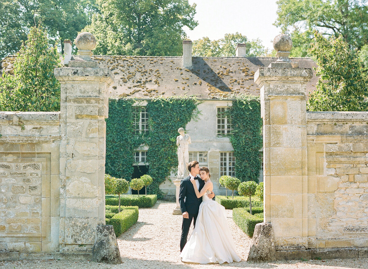 Chateau-de-Villette-Molly-Carr-Photography-Bride-Groom-120