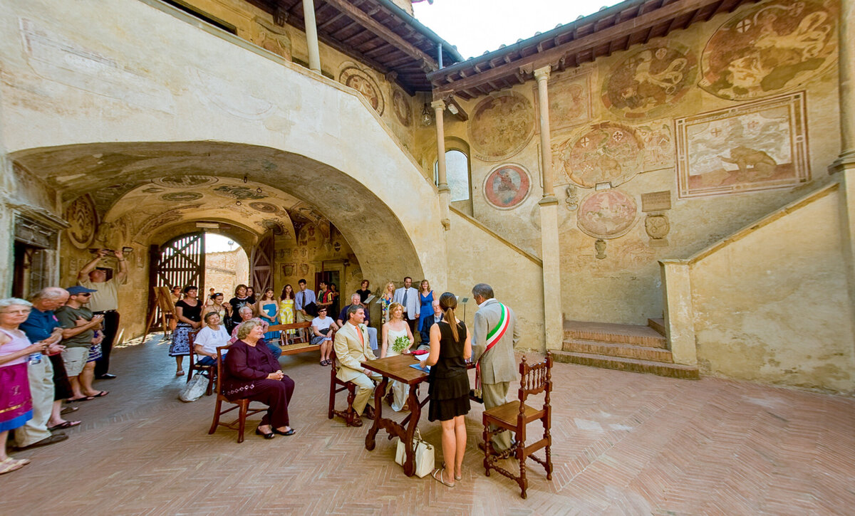 Certaldo-Italy-intimate-Tuscan-wedding-1