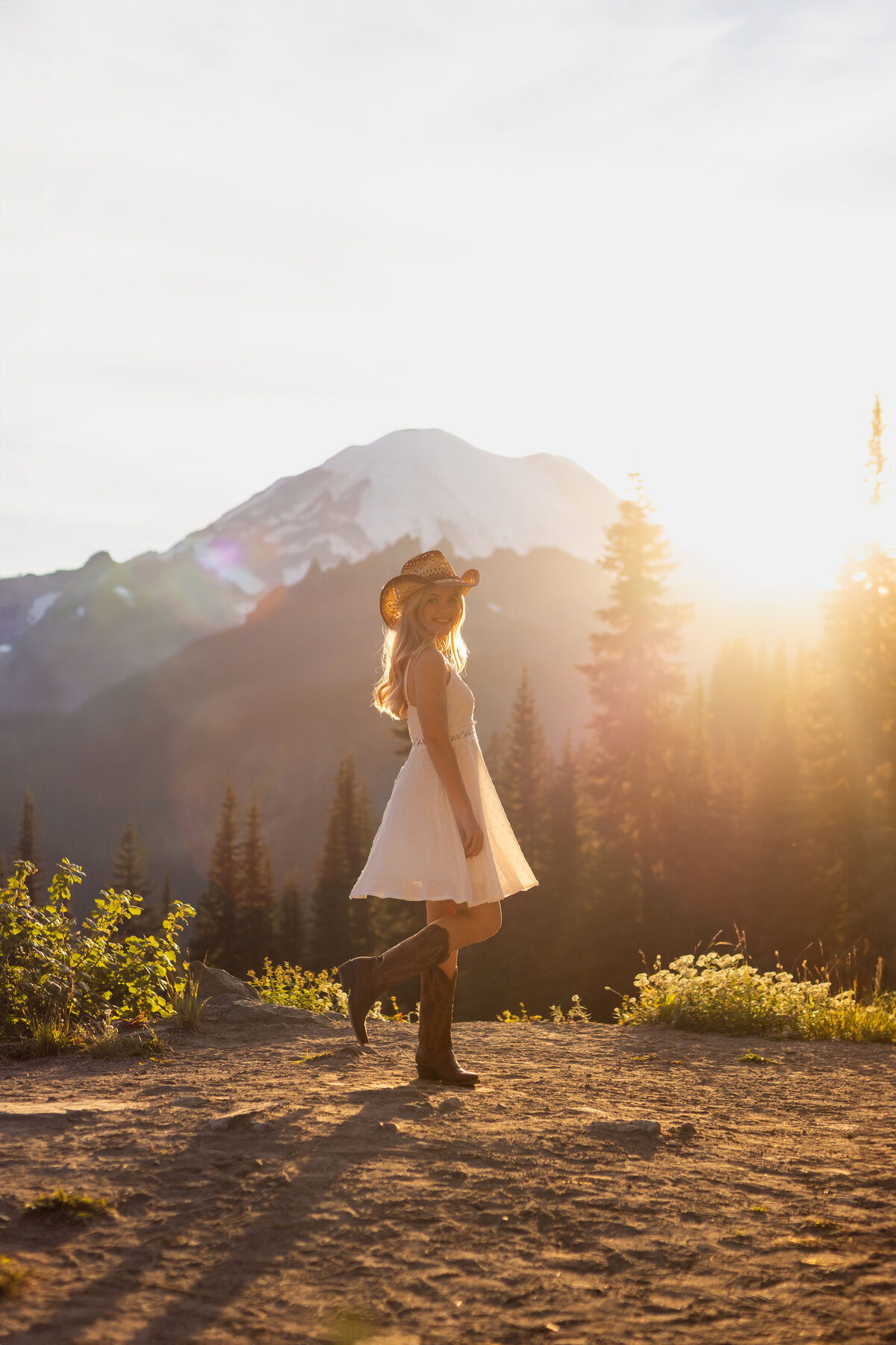 western_senior_sunset_photos_mount_rainier