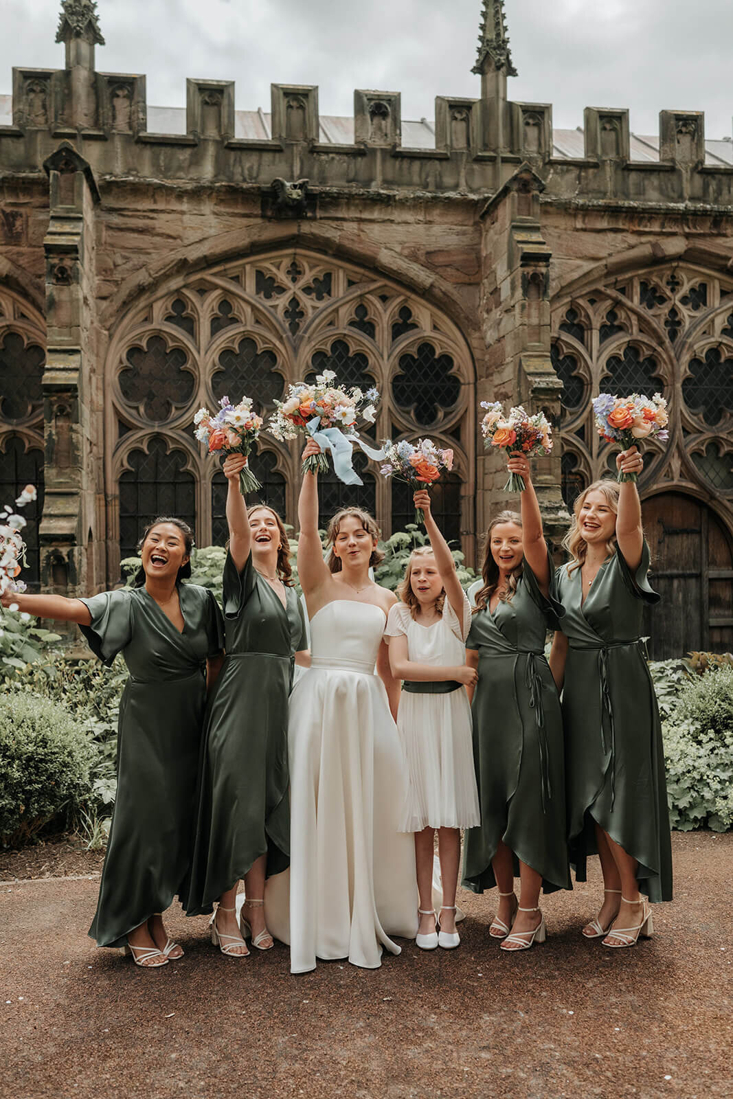 Issy-and-Bella-Floral-Design-Wedding-Florist-Herefordshire-Dewsall-Court-S-J27
