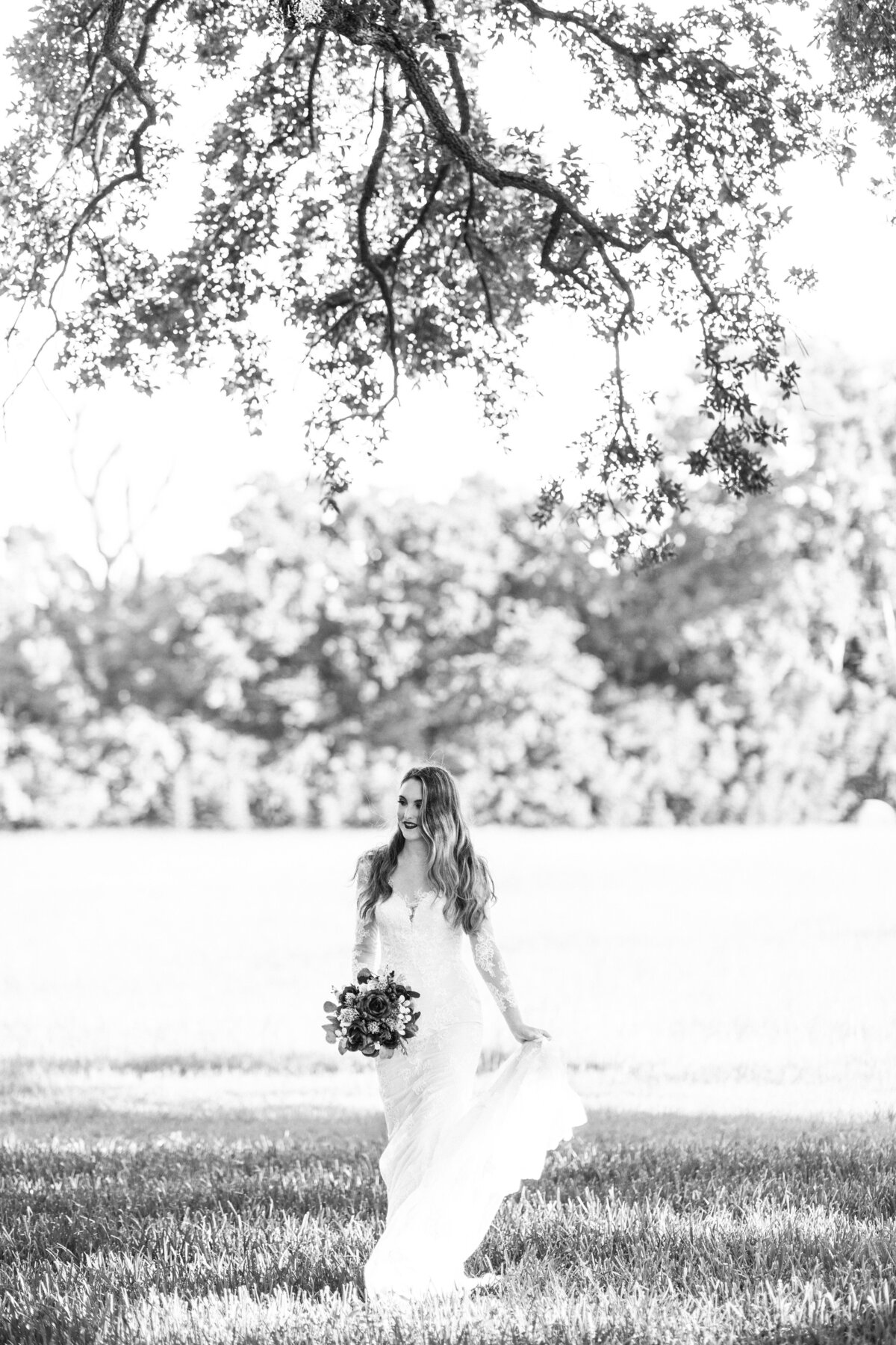 A bridal portrait outdoors of a bride in Houston, Texas
