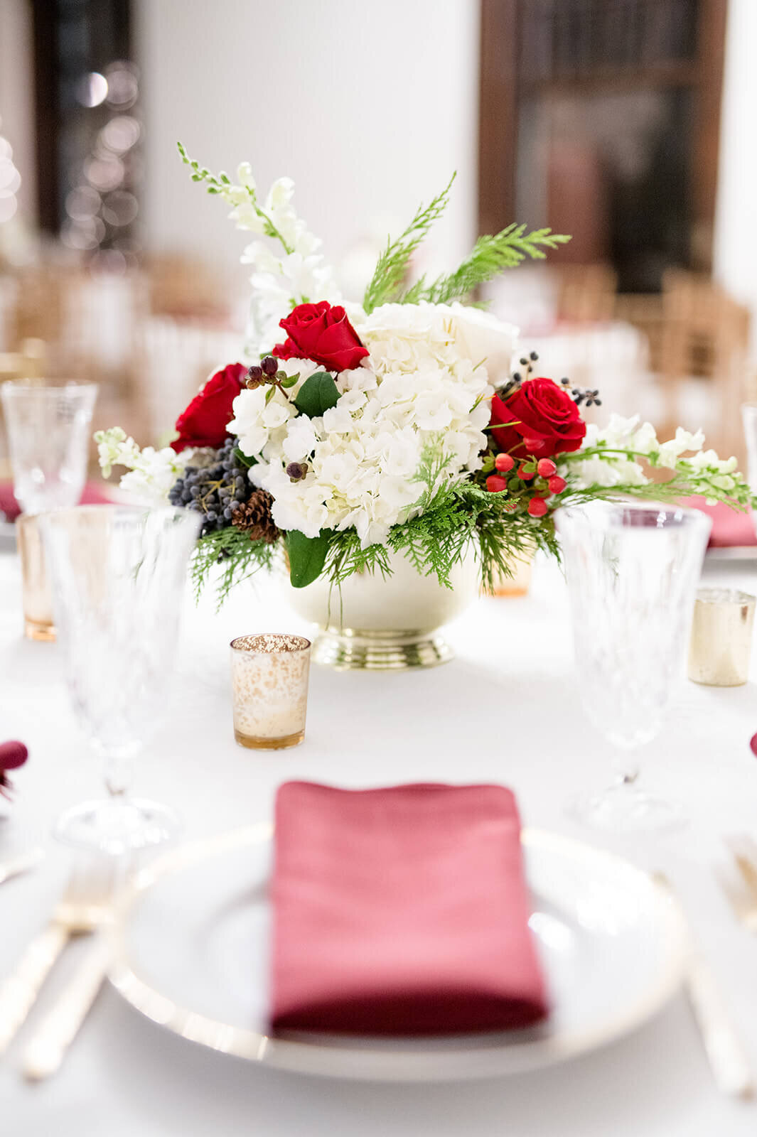 flower-arrangement-on-table