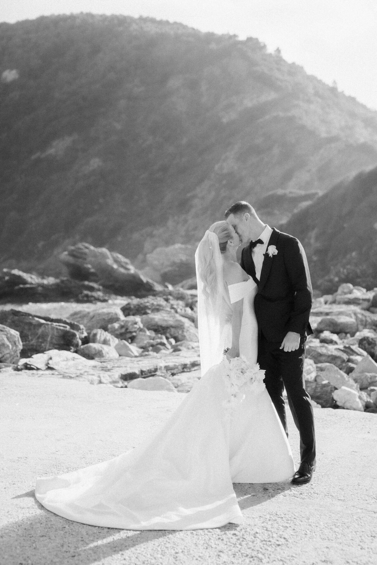 067-Cinematic-Editorial-Destination-Wedding-Skopelos-Island-Greece-Lisa-Vigliotta-Photography