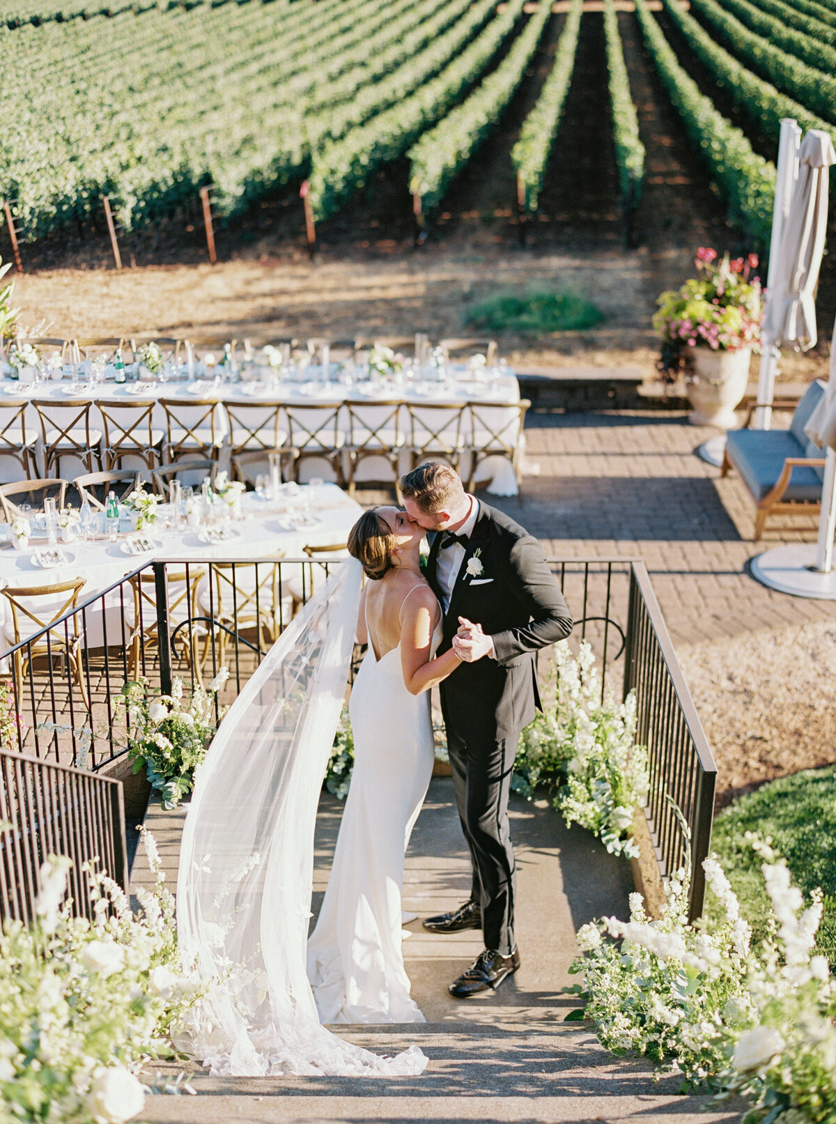 wedding-at-black-walnut-inn-and-vineyard-photography-by-the-tenneys-40