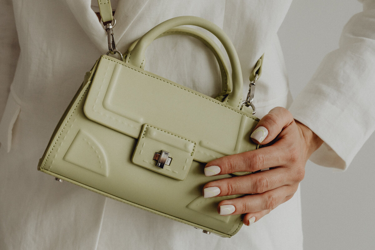 kaboompics_anonymous-female-in-trendy-outfit-with-bag-27799