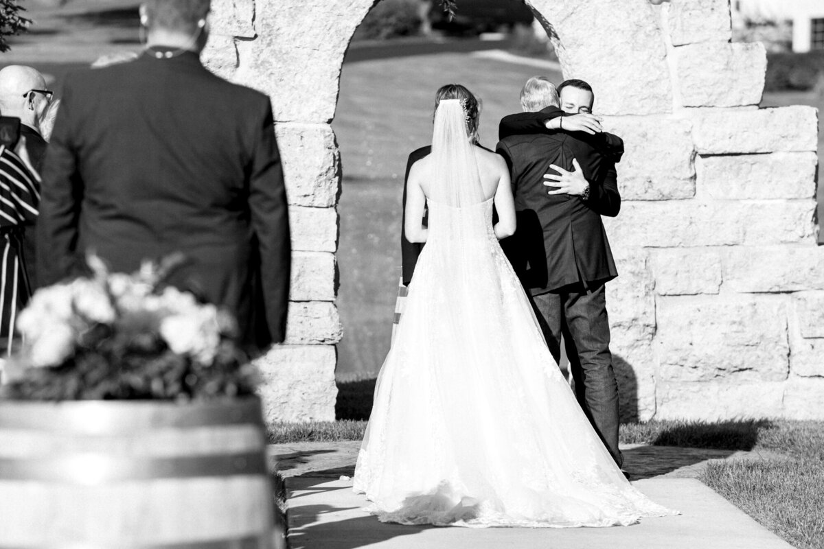 Summer-Wedding-DC-Estate-Winery-Beloit-Illinois-Meg-Dunn-Photography-148