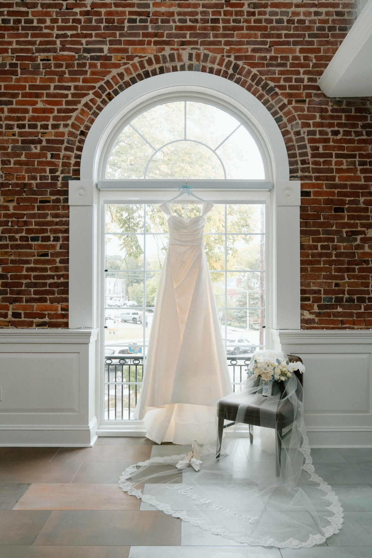 turcker-gown-french-lace-veil