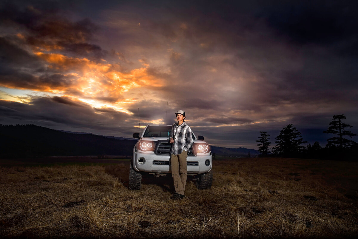 Humbodlt-County-Senior-Photographer-truck-sunset
