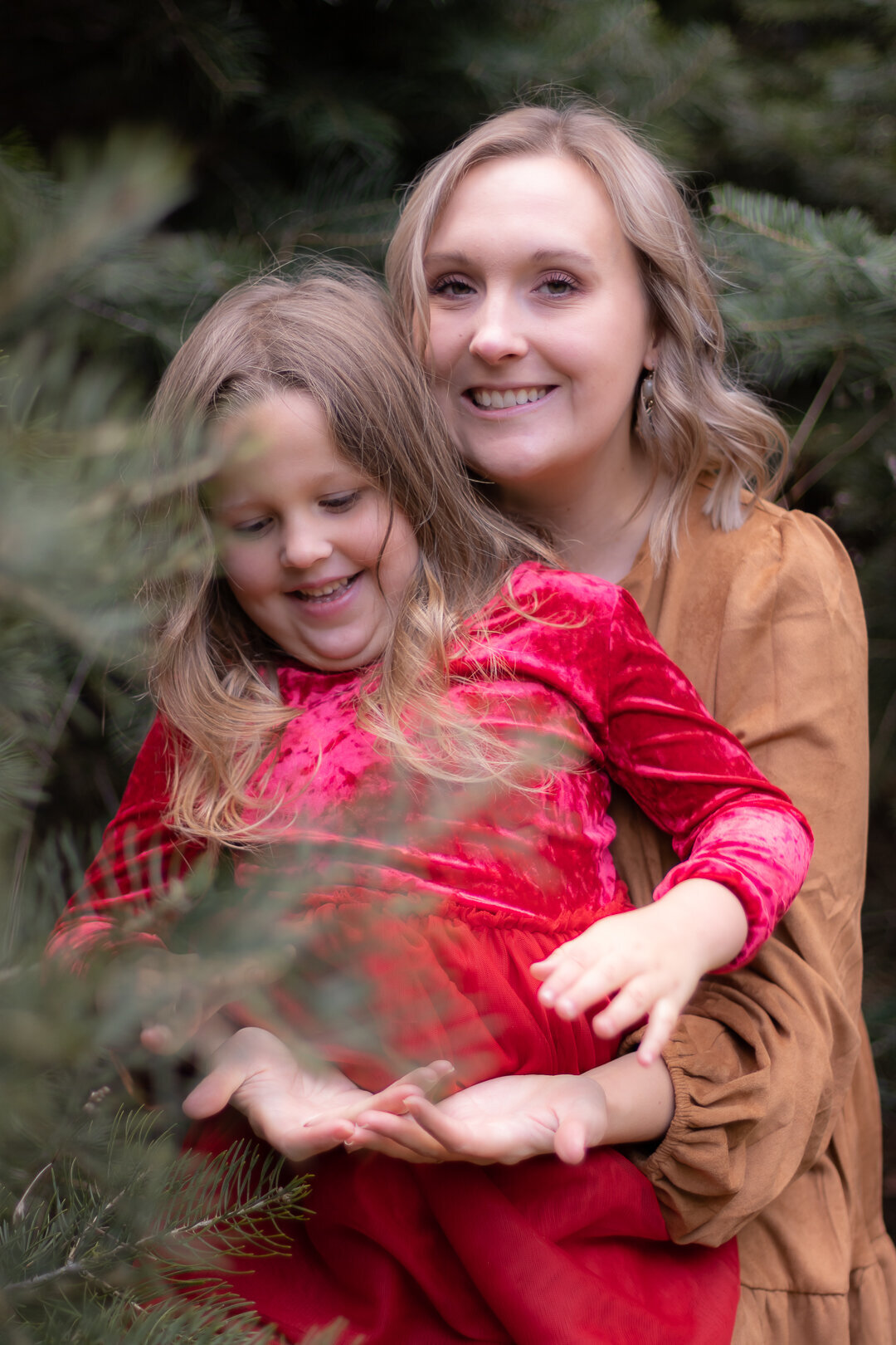 2022Christmas-in-the-trees_family-photography_renees-photography-designs_natural-lights_SM-2344